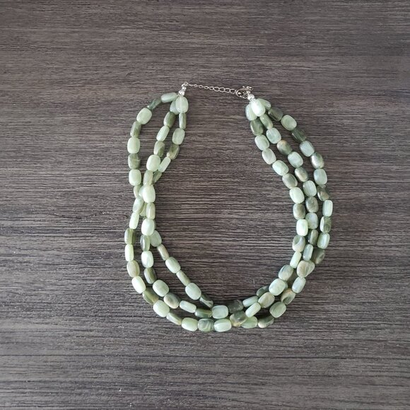 STATEMENT NECKLACE - Jade-like with 3 strands, clasp - Picture 1 of 4